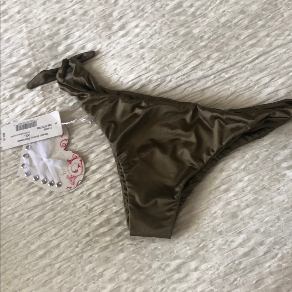 Beach Bunny Olive bottom XL